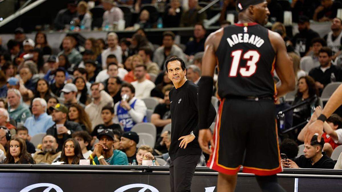 SAN ANTONIO, TX - OCTOBER 30: Erik Spoelstra head coach of the Miami Heat reacts during game against the San Antonio Spurs in second half at Frost Bank Center on October 30, 2025 in San Antonio, Texas. NOTE TO USER: User expressly acknowledges and agrees that, by downloading and or using this photograph, User is consenting to terms and conditions of the Getty Images License Agreement. (Photo by Ronald Cortes/Getty Images)