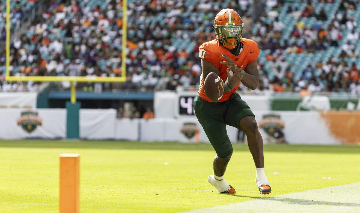 Florida A&M Rattlers running back Thad Franklin Jr. (0) misses a catch in the first half of his Orange Blossom Classic football game against Howard Bison at Hard Rock Stadium on Saturday, Aug. 30, 2025, in Miami Gardens, Fla.