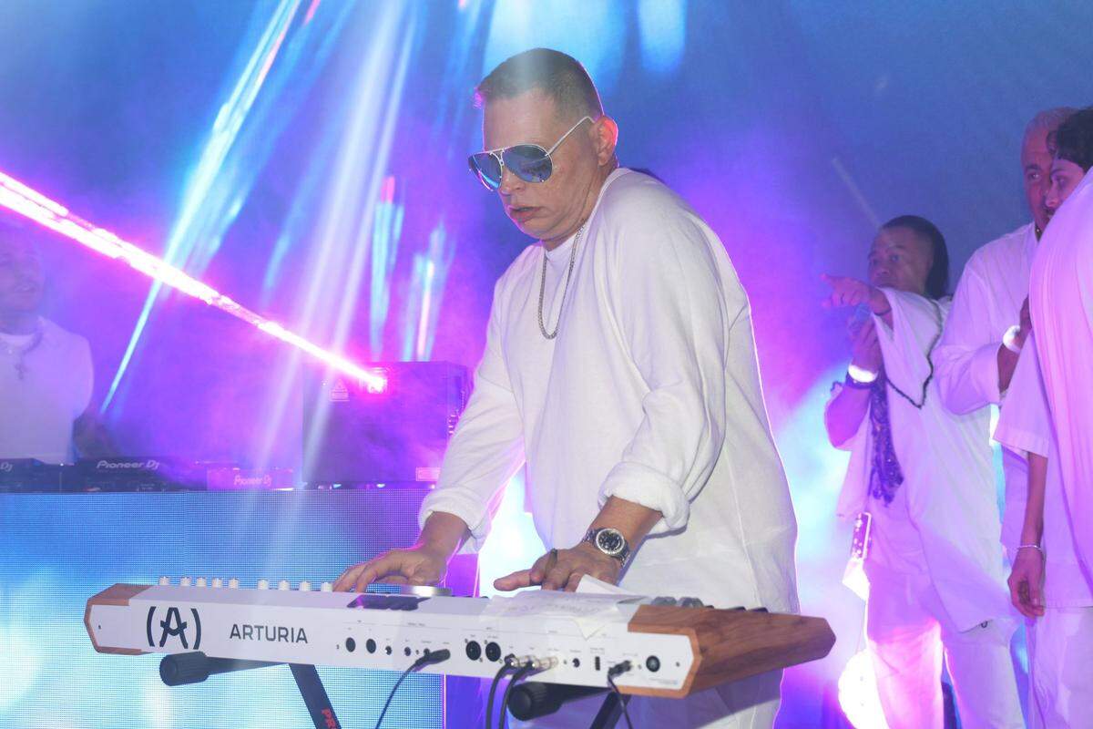 MIAMI, FLORIDA - MARCH 01: Scott Storch performs onstage during Gil Dezer’s 50th Birthday Bash at Bentley Residences on March 01, 2025 in Miami, Florida. (Photo by Alexander Tamargo/Getty Images for Gil Dezer)