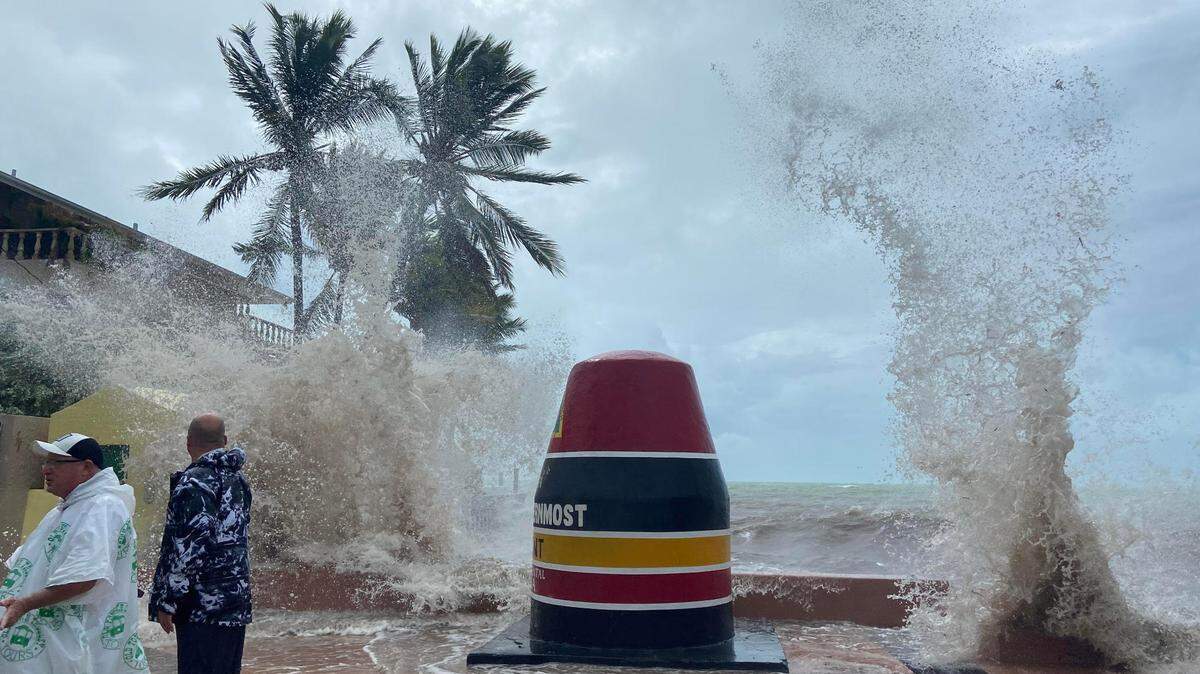 Watch Hurricane Milton come ashore in Florida on live cameras in Keys, on Gulf Coast