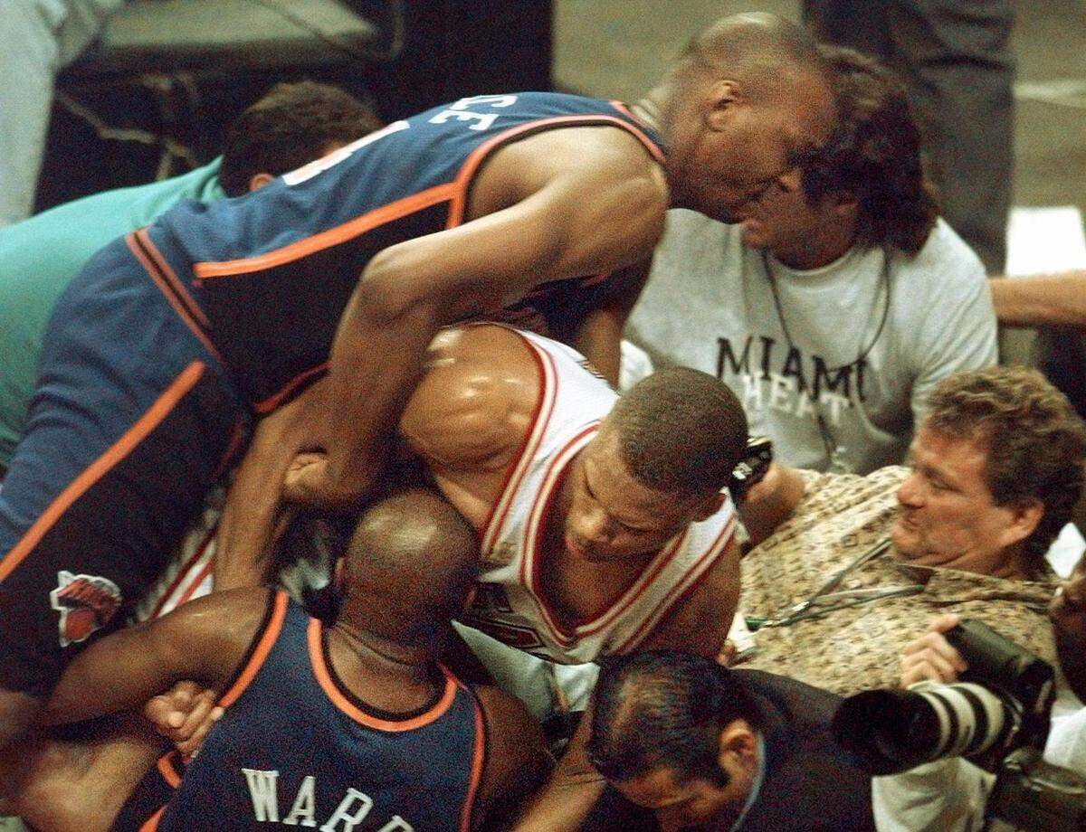Miami Heats P.J. Brown grabs New York Knicks Charlie Ward while New York Knicks John Wallace, top, pulls on Brown during a fight in the fourth quarter Wednesday, May 14, 1997 in Miami. The Heat defeated the Knicks 96-81. (AP Photo/Rick Bowmer)