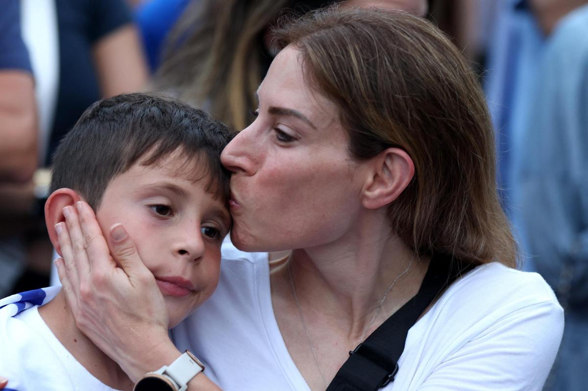 Attendees openly grieved alongside members of the South Florida Jewish community and allies gathered at the Waterways Shoppes in Aventura to support Israel in its war against Hamas on Monday, Oct. 9, 2023.