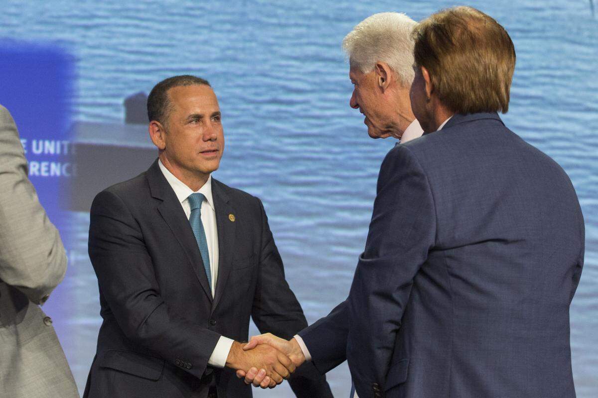Former President Bill Clinton shakes hands with Miami Beach Mayor Philip Levine during the U.S. Conference of Mayors at the Fontainebleau Hotel in Miami Beach on June 24, 2017.