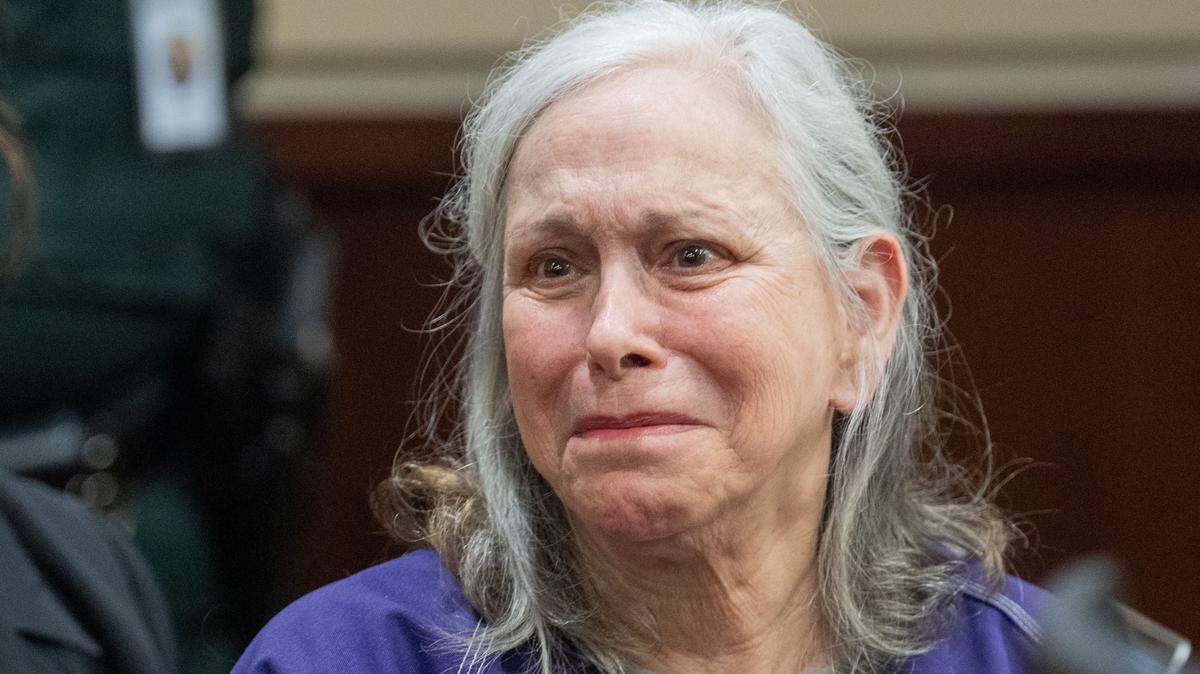 Donna Adelson looks toward her husband, Harvey Adelson during her sentencing for her role in the murder of Dan Markel, Monday, Oct. 13, 2025. She was sentenced to life in prison.