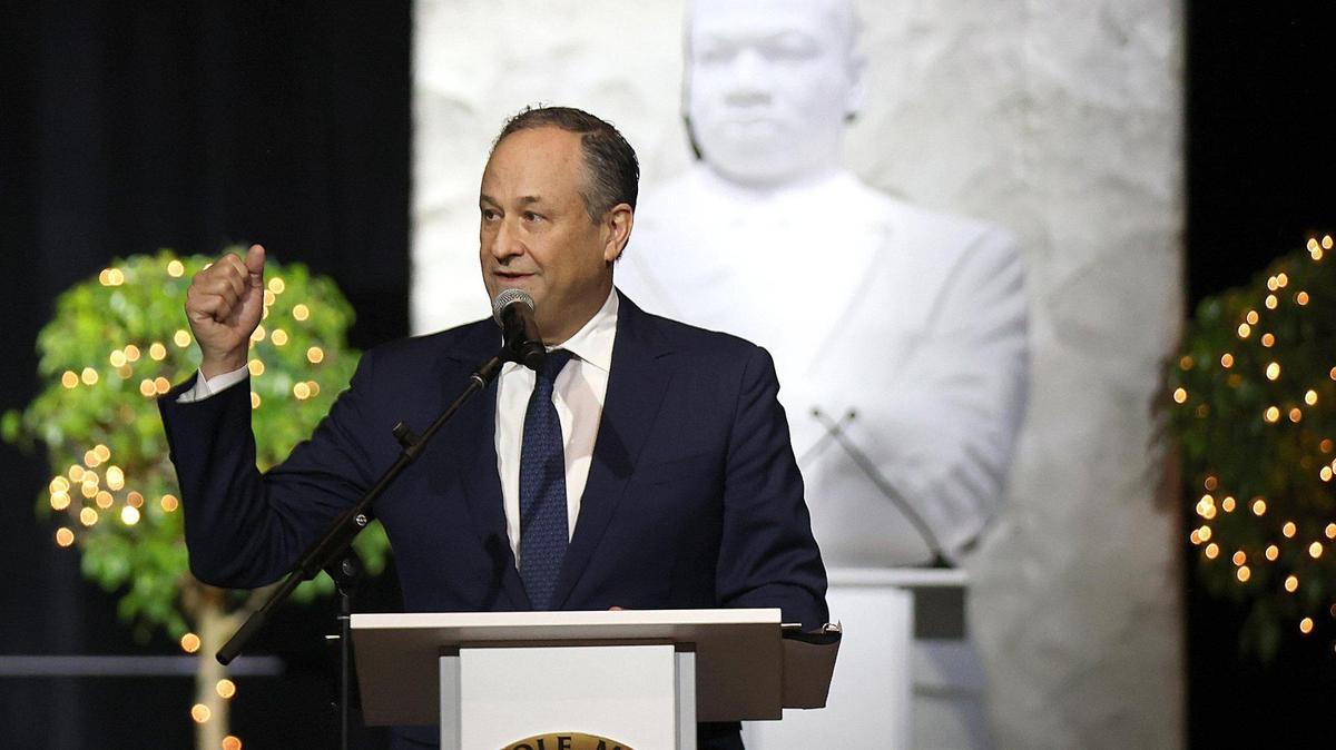 Douglas Emhoff, esposo de la vicepresidenta Kamala Harris, pronuncia un discurso sobre el legado de Martin Luther King Jr. LK y la importancia de los futuros modelos de conducta para mantener vivo el legado.