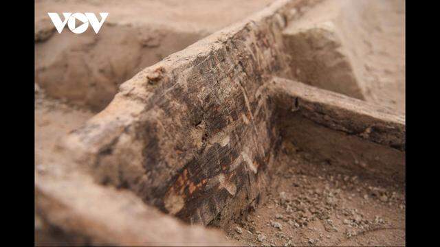 The dugout style of the boats suggests they are centuries old.