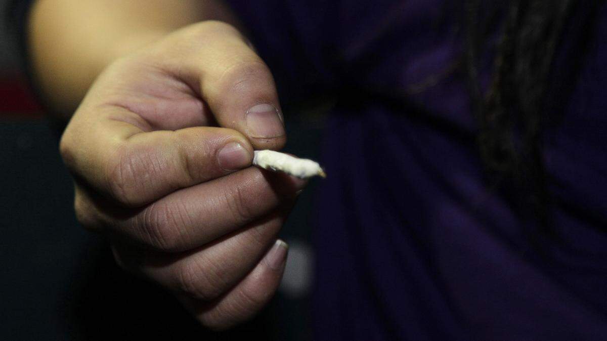 An appellate court Monday refused to lift a stay on a Tallahassee judge’s ruling that would allow patients to smoke medical marijuana if their doctors approve it.