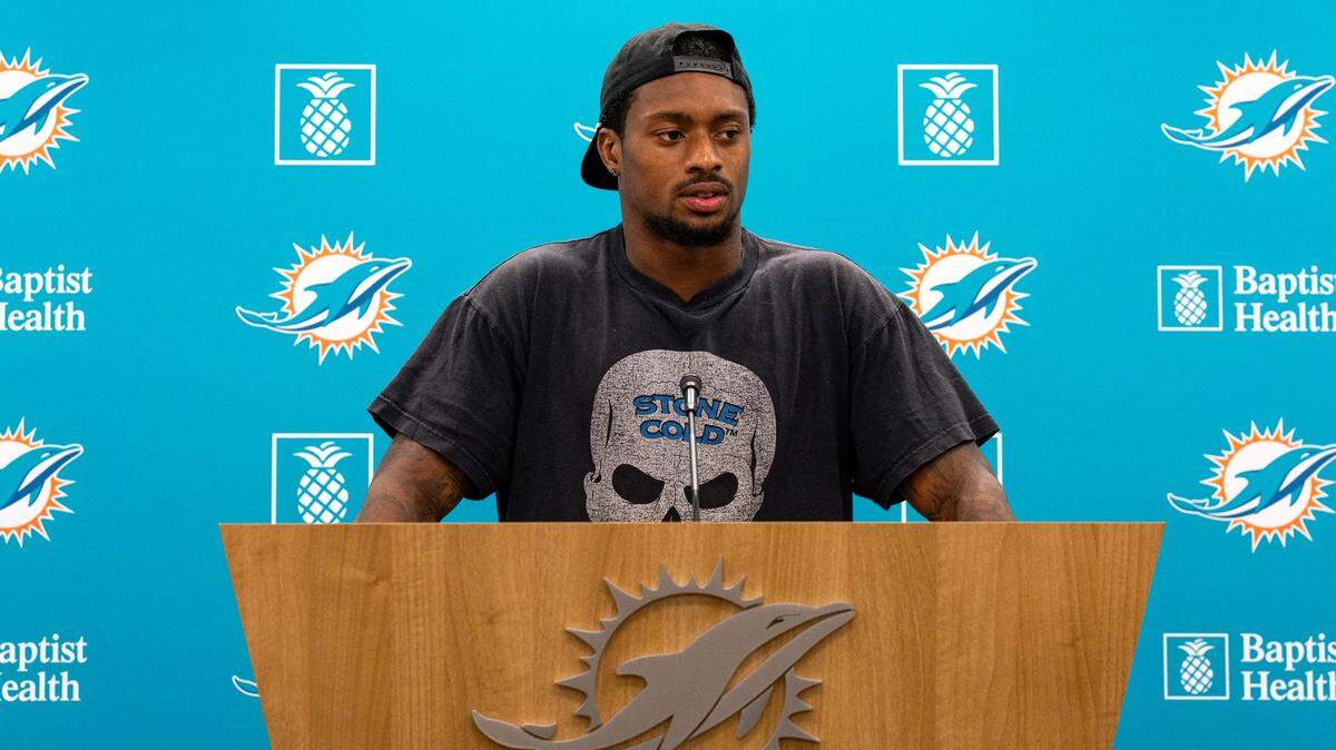 Miami Dolphins safety DeShon Elliott speaks to the media after practice at Baptist Health Training Complex in Miami Gardens, Florida, on Tuesday, August 29, 2023. After joining the Pittsburgh Steelers in the 2024 offseason, he recently called the 2023 squad “soft.”