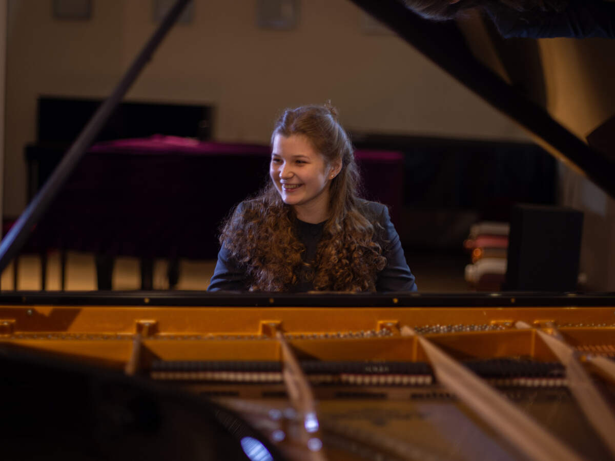One of Ukraine’s most gifted young talents, 16-year-old pianist Khrystyna Mykhailichenko, had to flee her Ukrainian home and is now living in Poland. She will perform in the Frost Chopin Festival.
