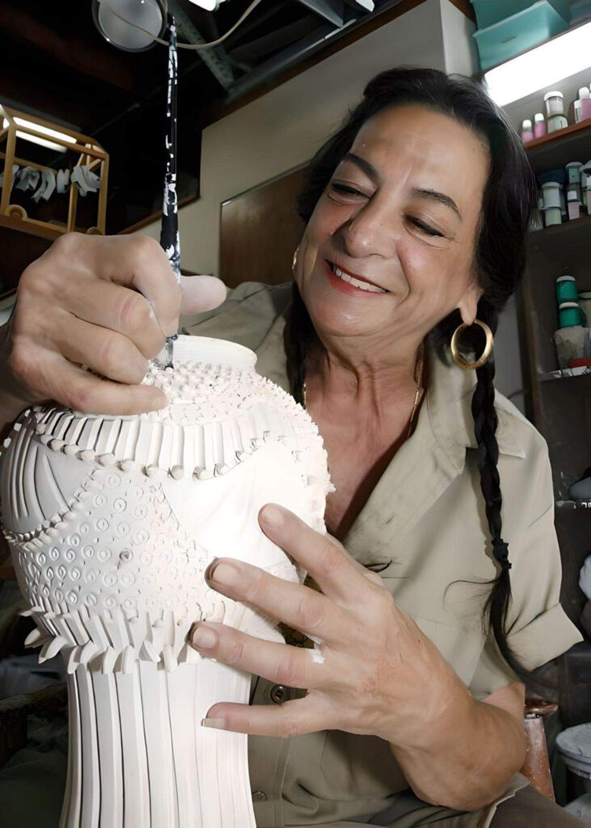 Potter-turned-artists’ advocate Ellie Schneiderman bought empty storefronts on Lincoln Road and in 1983 founded South Florida Art Center, which became ArtCenter/SouthFlorida. In 2019, the name was changed to Oolite Arts.