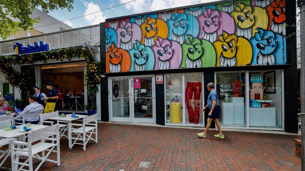 FBI agents conducted an investigation at Miami Fine Art Gallery located at 3180 Commodore Plaza all Wednesday afternoon in Miami, Florida. This image was taken on Friday, April 11, 2025.