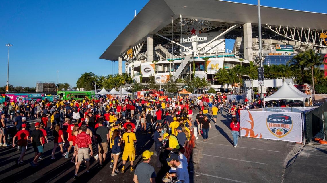 Red beards, inflatable wolverines & overalls: UGA, Michigan fans’ eccentricity alive in Miami