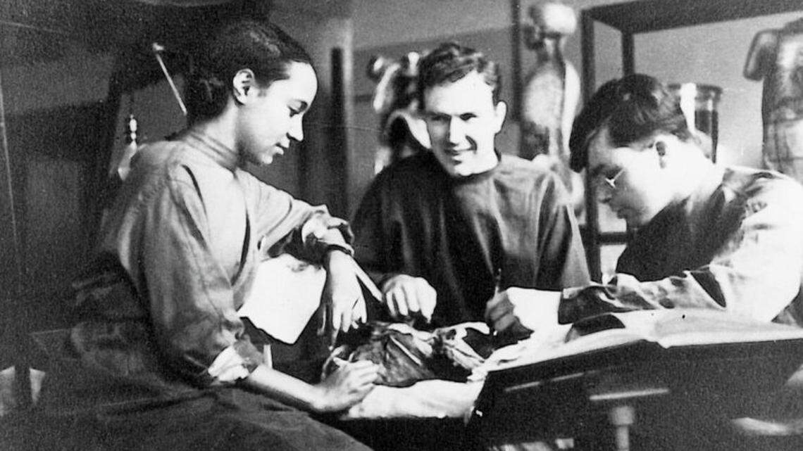 Margaret Lawrence and classmates at Columbia University’s College of Physicians and Surgeons. In a class of 104, she was the only black student.
