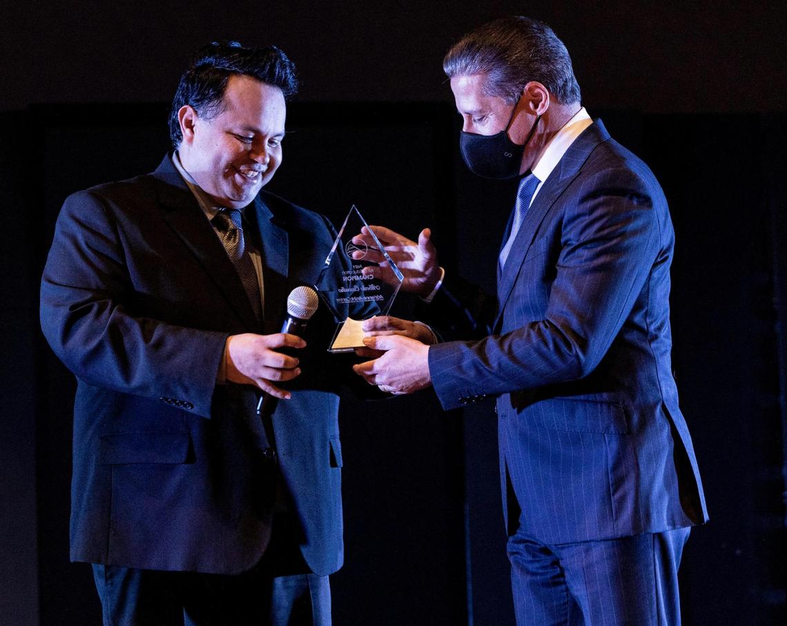  Jairo Ontiveros, left, presents Alberto Carvalho with the first Arsht Art of Education Champion Award in Hialeah on Feb. 3, 2022.