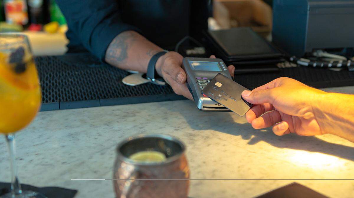 Have you been charged credit card processing fees on your check at a restaurant? We want to hear from you. 