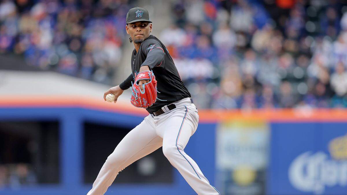 Miami Marlins starting pitcher Edward Cabrera (27) pitches against the New York Mets during the first inning at Citi Field on Friday, April 7, 2023.