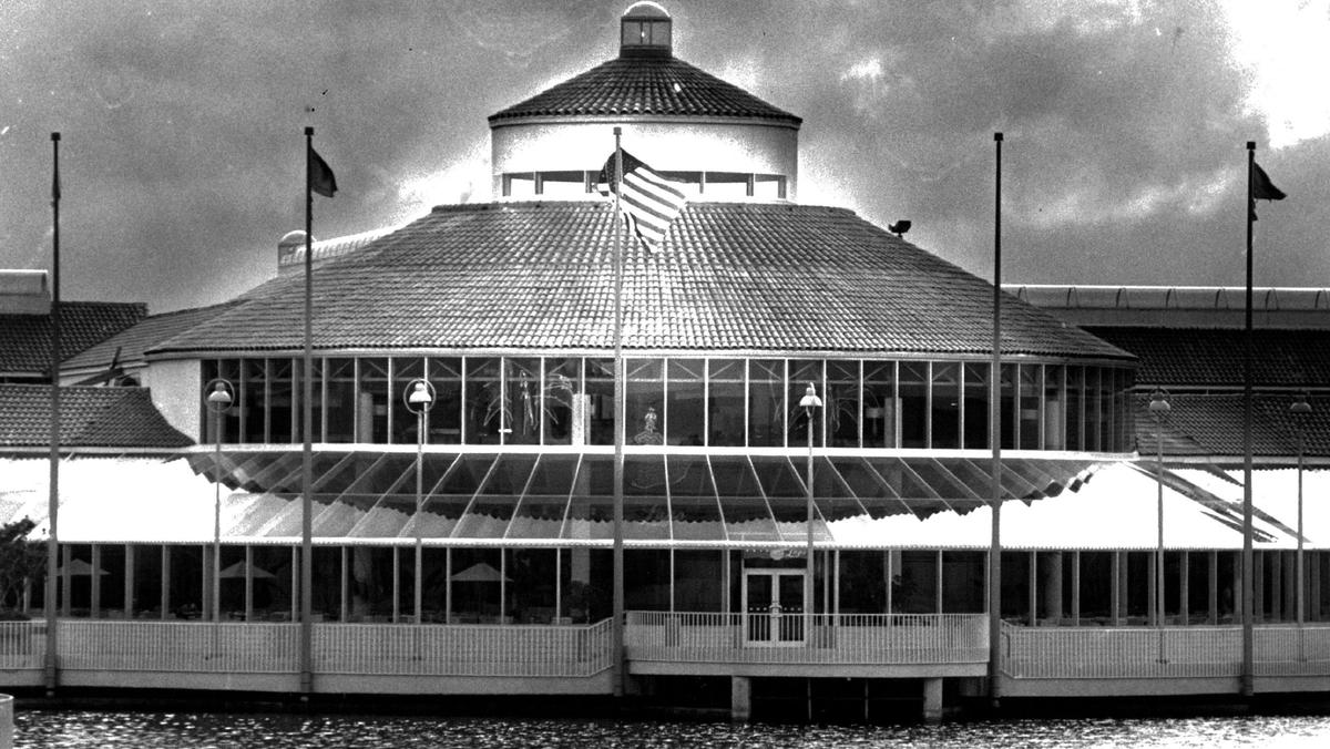 In 1986, the Kendall Town & Country mall on Kendall Drive and 117th Avenue.