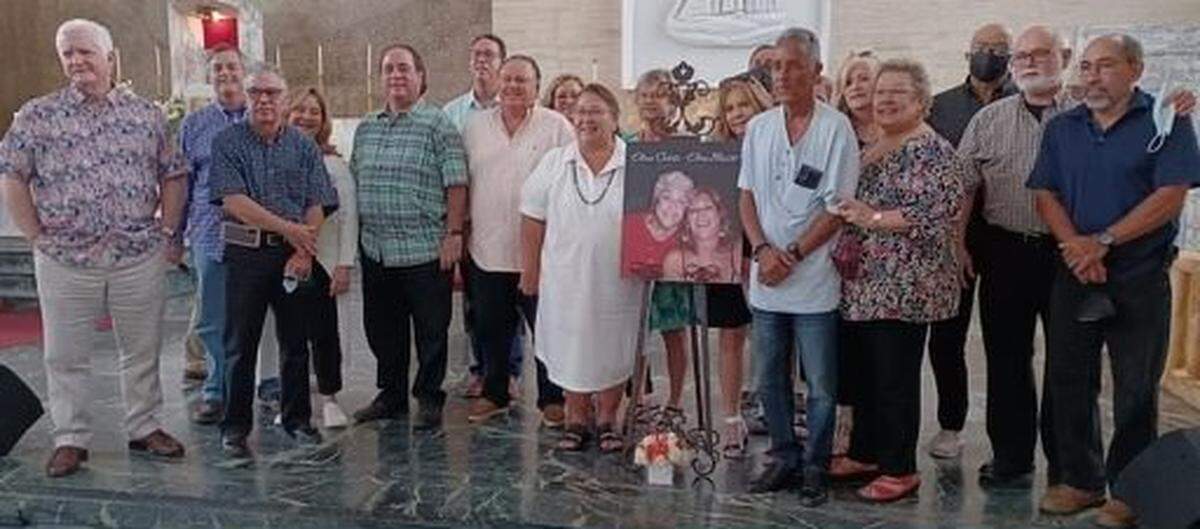 Elena Chavez’s former students and Elena Blasser’s former classmates held a memorial service for them at Academia Santa Teresita in San Juan.