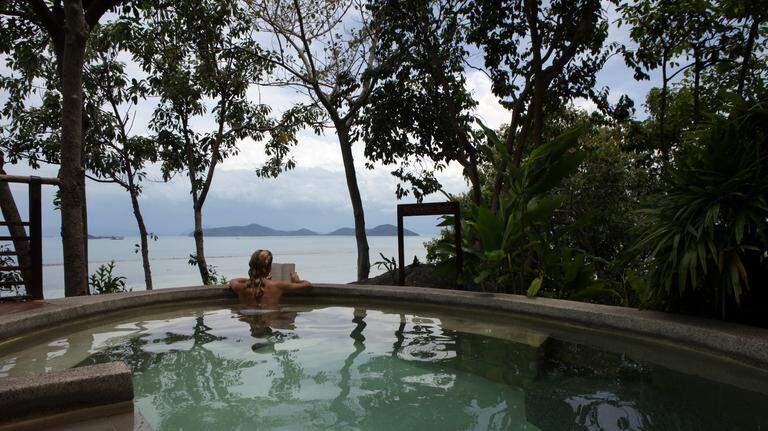 What Are No-Phone Retreats? Everything You Need to Know About the Digital Detox Trend