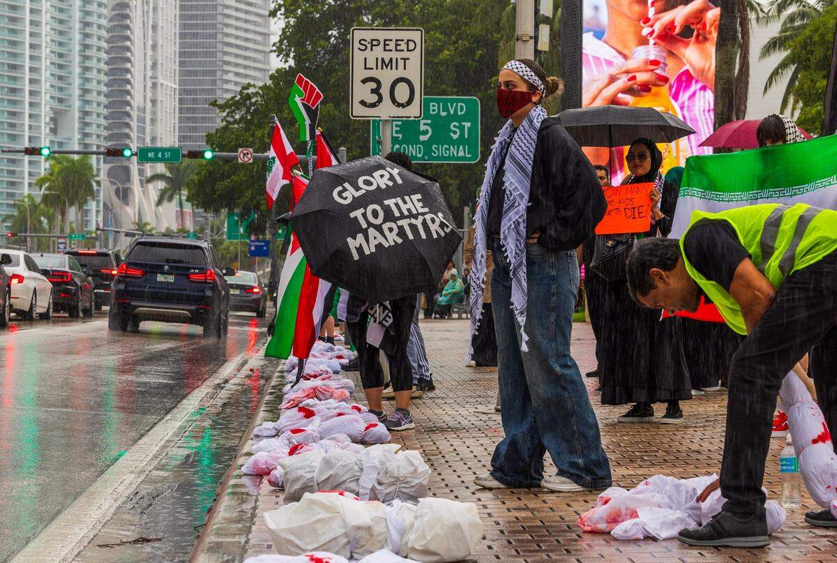 Organized by the South Florida Coalition for Palestine and comprised of Palestinian, Jewish and student organizations, demonstrators did not let the rain get in the way of their mission.