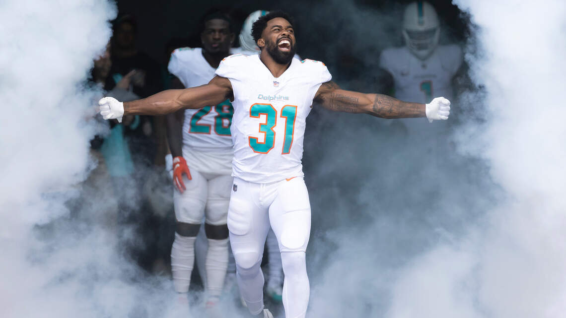 Greg Cote’s Hot Button Top 10: Dolphins vs. POW Drought, Canes stay hot, Messi, Belichick comeback