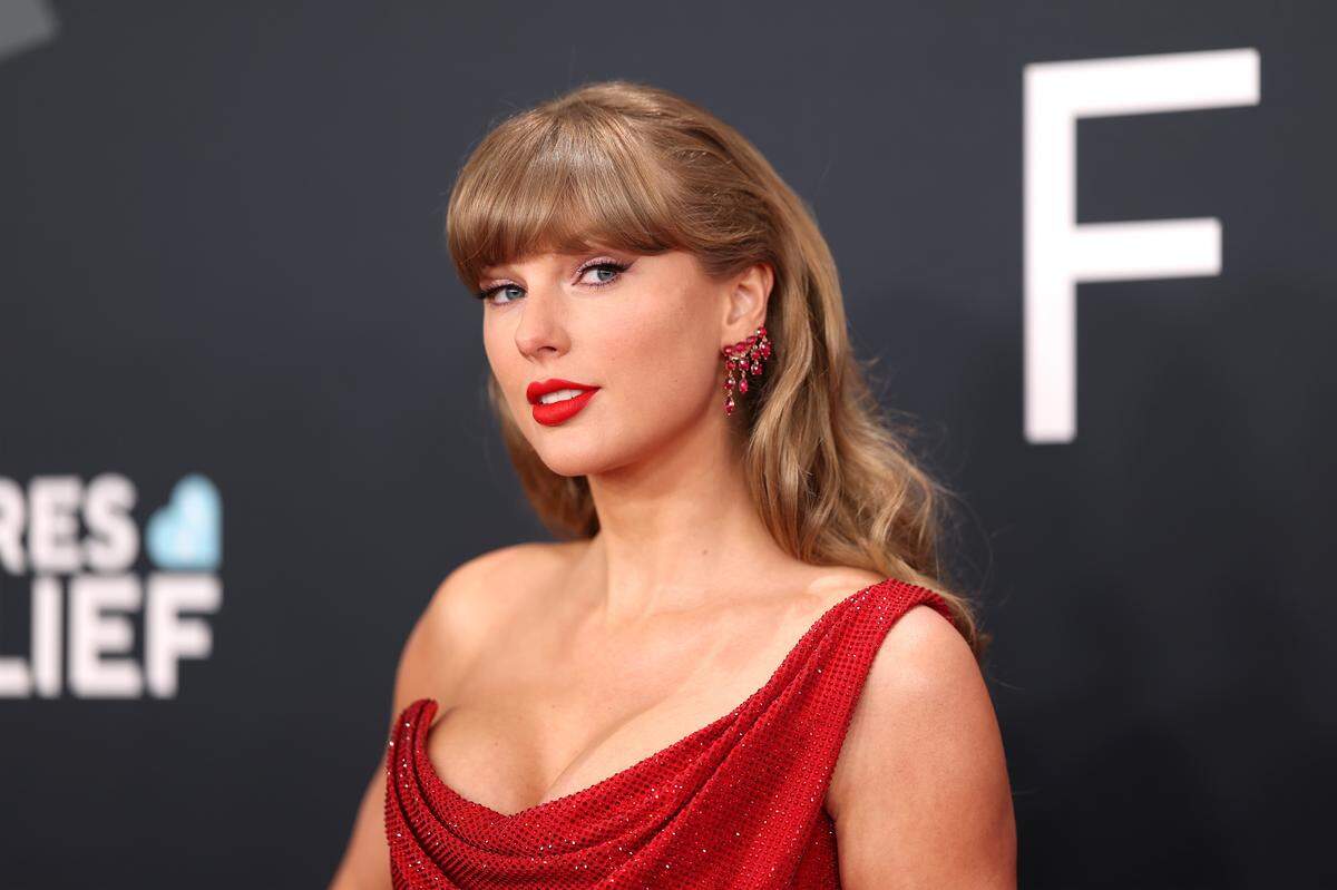 taylor swift annual grammy awards