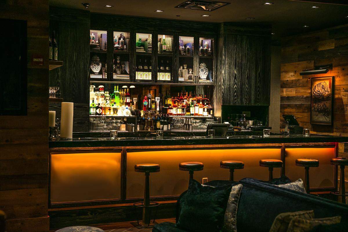 Nokku in the Diplomat feels like a secret bar in Tokyo.