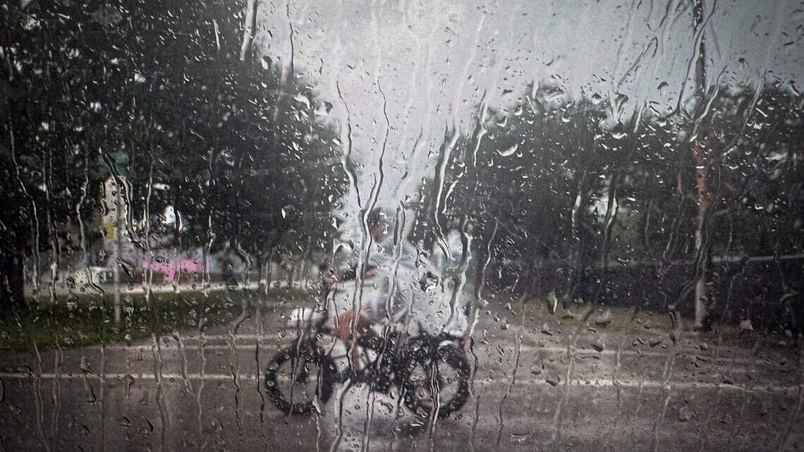 South Florida drenched by heavy rain, forecasters say. Is flooding expected too?