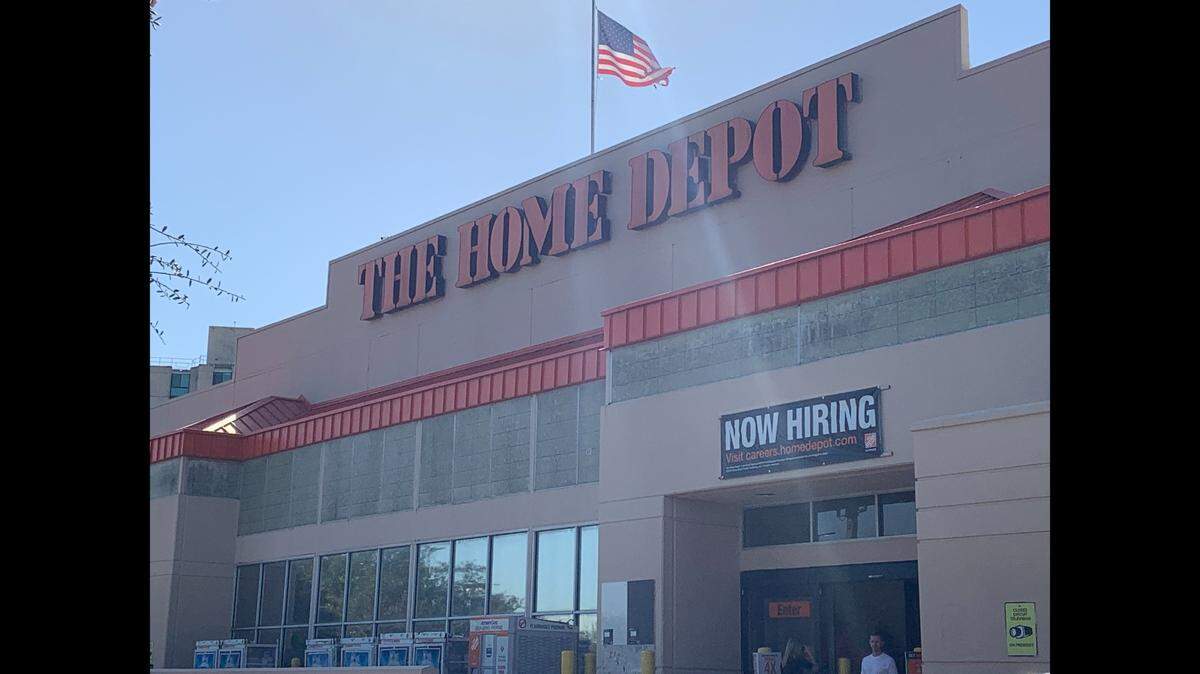 Home Depot’s “asset protection specialist” has been arrested, accused of setting up the theft of at least $260,000 of goods from Home Depot locations in Miami-Dade.