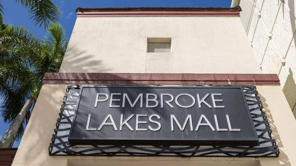 Couple accused of having sex at a South Florida mall in front of customers