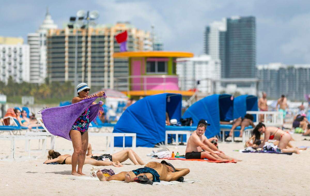 Sunlight later in the day means more time to sunbathe for spring breakers/