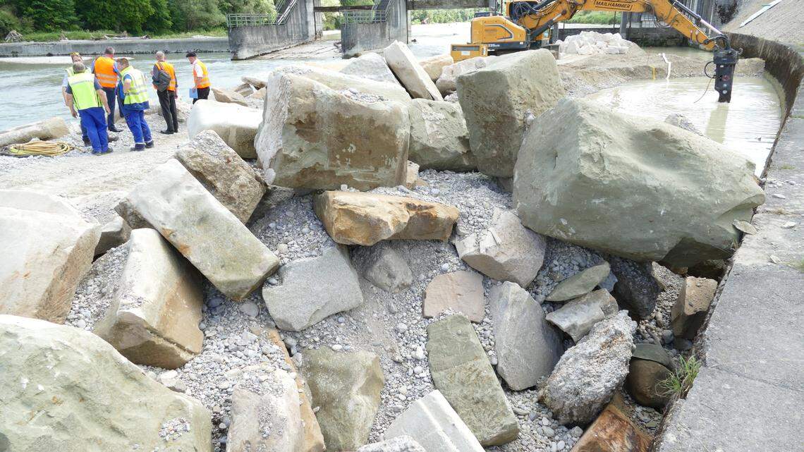 Construction workers found the rubble of Munich’s main synagogue along the Isar River 85 years after Hitler ordered the building to be destroyed, museum officials said.