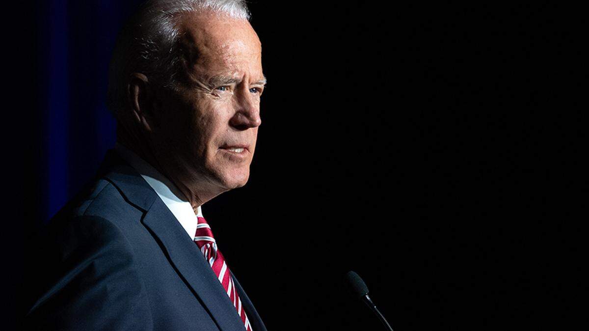 A former U.S. secretary of State has thrown her support behind Democratic candidate Joe Biden for president.