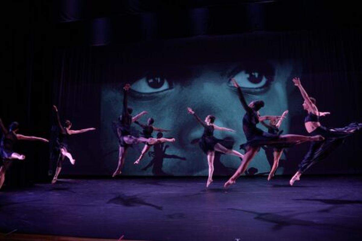 Dance NOW! Miami dancers in “Bridges NOT Walls,” by Hannah Baumgarten and Diego Salterini.