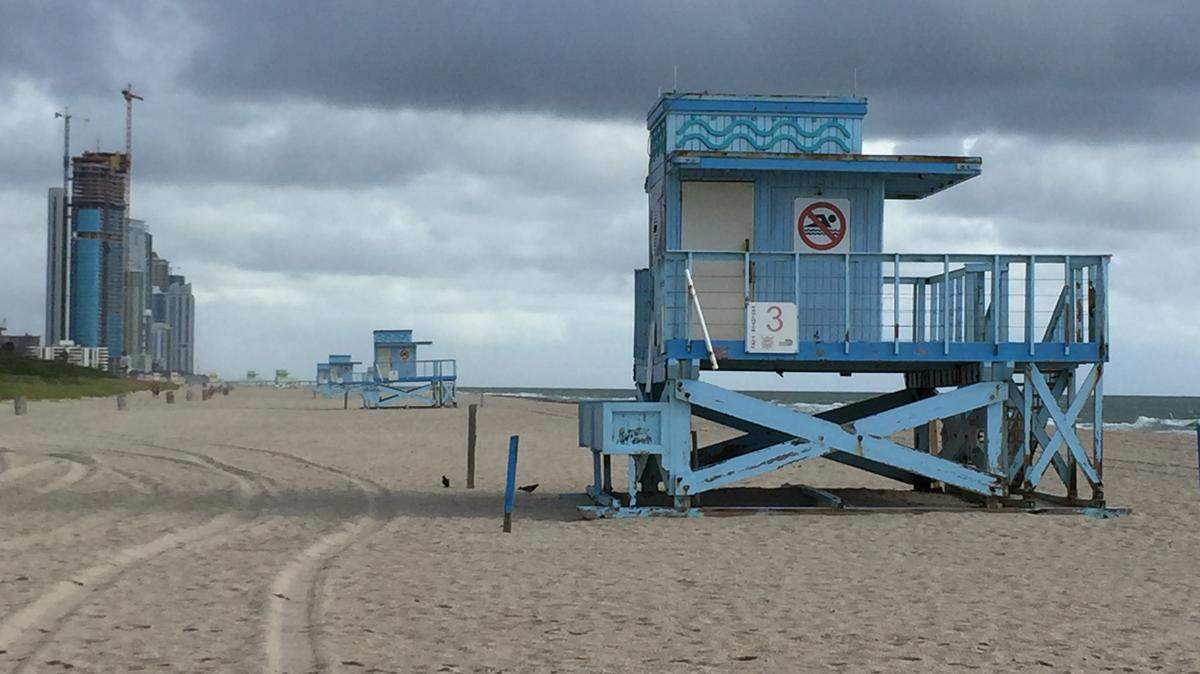 The lifeguard stand at Haulover Beach, one of the places for which Miami-Dade County issued a No Contact with Water advisory after a Sunday sewage spill that continued to stream Monday.