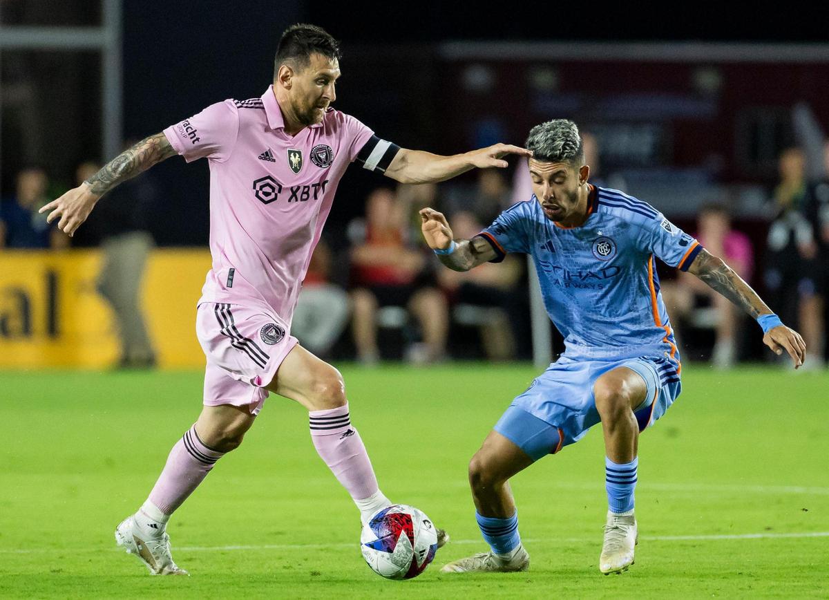 Inter Miami forward Lionel Messi (10) runs with the ball as New York City FC midfielder Santiago Rodríguez (10) defends in the first half of their Noche d’Or soccer match at DRV PNK Stadium on Friday, Nov. 10, 2023, in Fort Lauderdale, Fla.