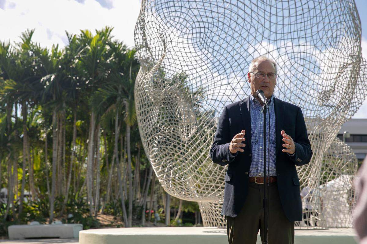 Miami Beach Mayor Dan Gelber at the unveiling of ‘Minna,’ a 16-foot tall steel mesh sculpture by Spanish artist Jaume Plensa that was donated by Norman Braman.