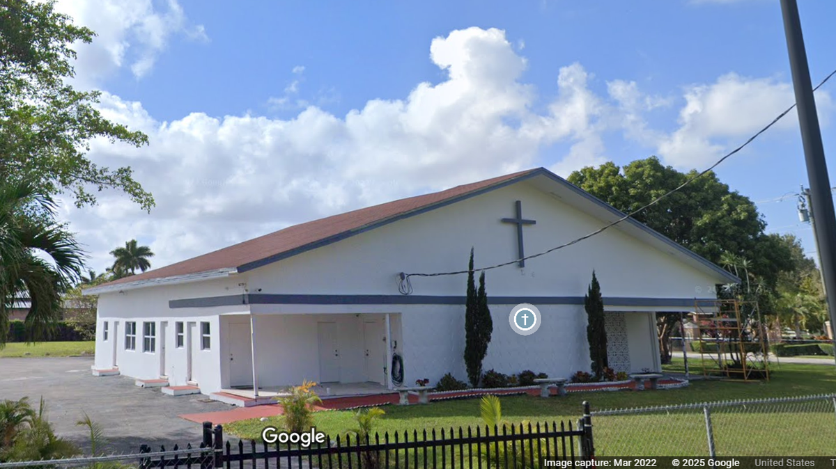 A Miami-Dade pastor, at Iglesia De Dios Evangelio Completo Jireh, and an accomplice scammed migrants seeking an immigration lawyer, stealing $21K through fraud, Miami-Dade Sheriff’s Office deputies said.