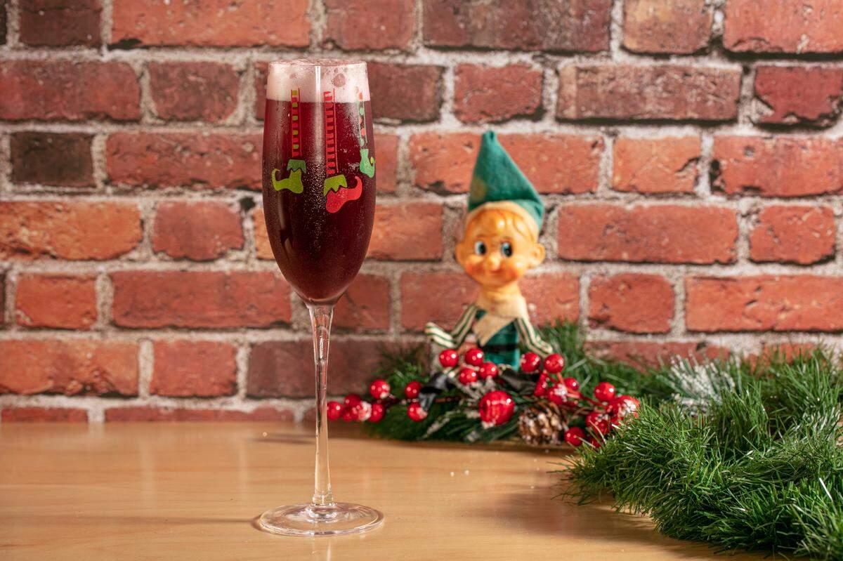 Elfing Around cocktail at Miracle in Miami pop up bar.