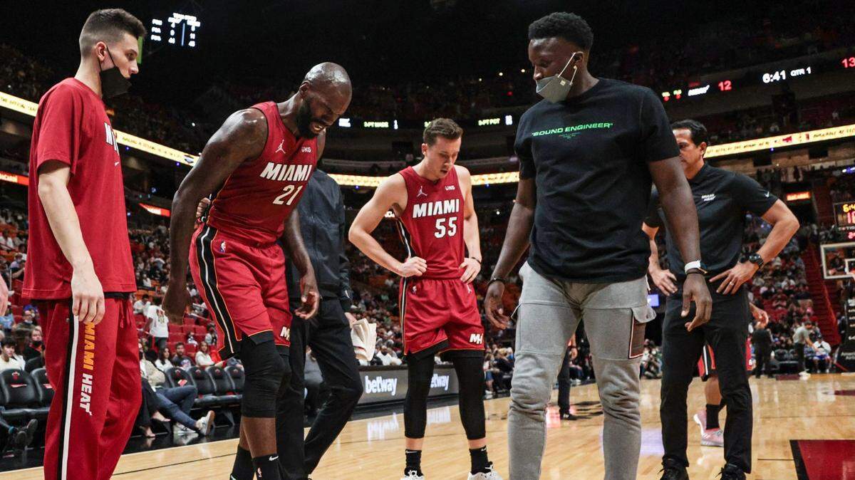 Miami Heat center Dewayne Dedmon (21) walks off the court after getting injured in the first half against the Detroit Pistons at the FTX Arena in Miami on Thursday, December 23, 2021.