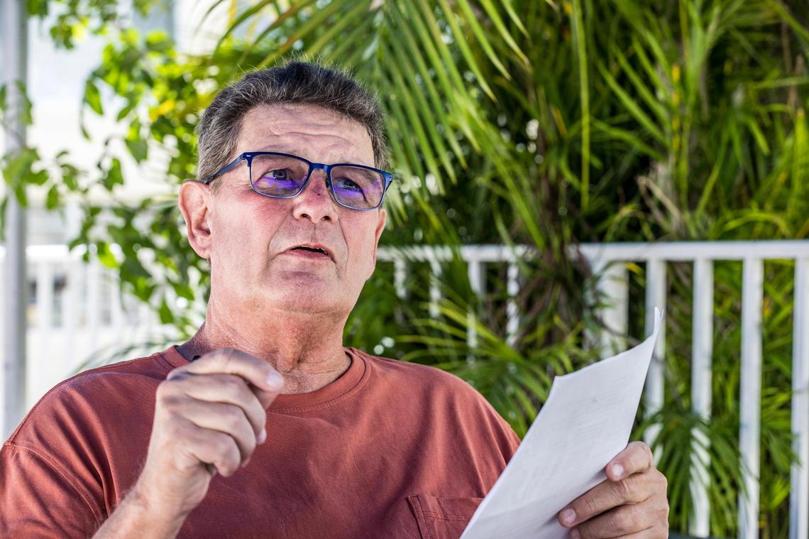 Lyle Ryman, un veterano de 70 años que estaba en la lista de trasplantes cardíacos del Jackson y ahora está en el limbo después de que el programa de trasplantes del Instituto de Trasplantes de Miami en el Hospital Jackson Memorial fuera suspendido a mediados de marzo, fotografiado el jueves 27 de abril de 2023.