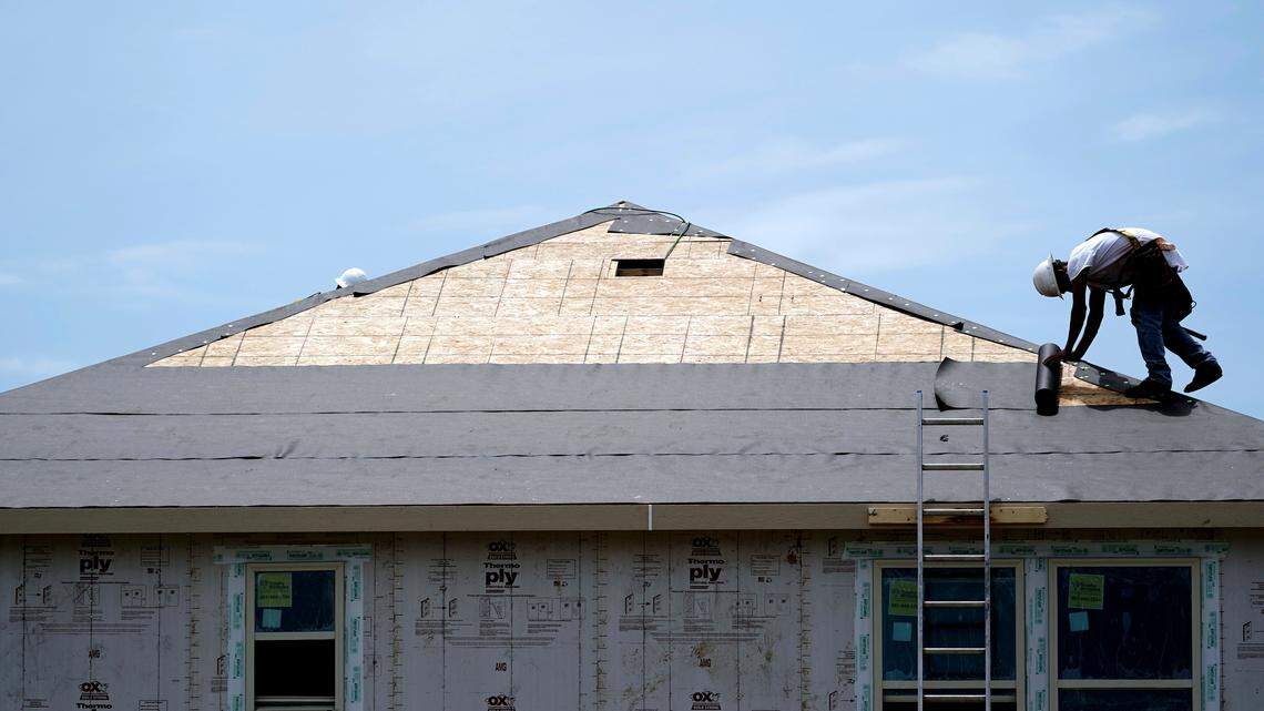 Derek Williams’ Jacksonville roofing company Elo Restoration has been cited by OSHA for repeated failures to protect workers from fall hazards and faces over $245,000 in fines from three work sites.