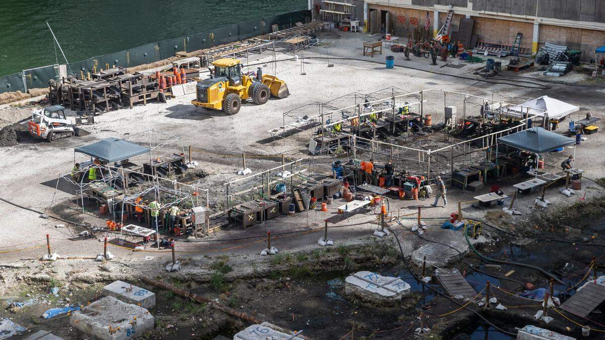Una excavación arqueológica a orillas del río Miami, el lunes 30 de enero de 2023. En el sitio se han encontrado artefactos que datan de hace 7,000 años, junto con agujeros para postes, tumbas, restos humanos y otra evidencia de asentamientos importantes de la tribu tequesta.