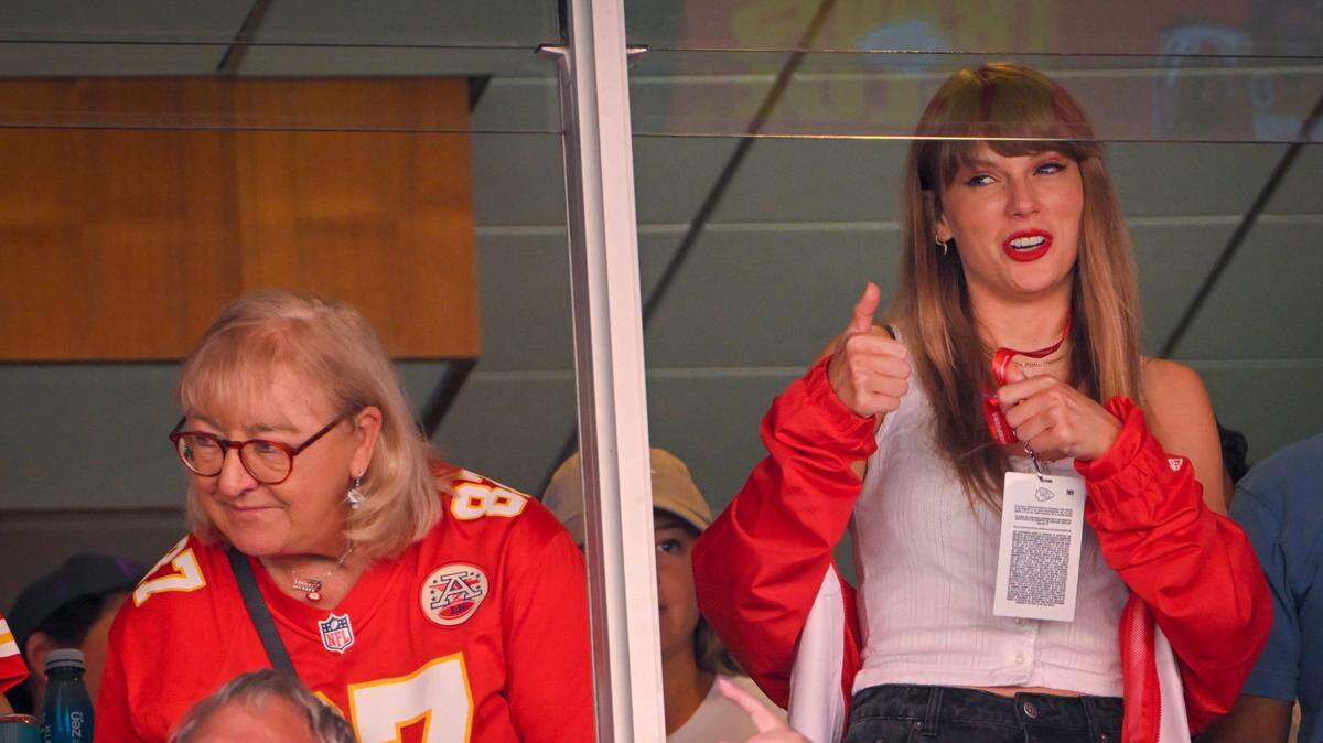 You might be tempted to pass on paying NBC $5.99 to watch this week’s Chiefs playoff game on Peacock, but the network will probably still make bank off fans of Taylor Swift paying to watch her watch the game.