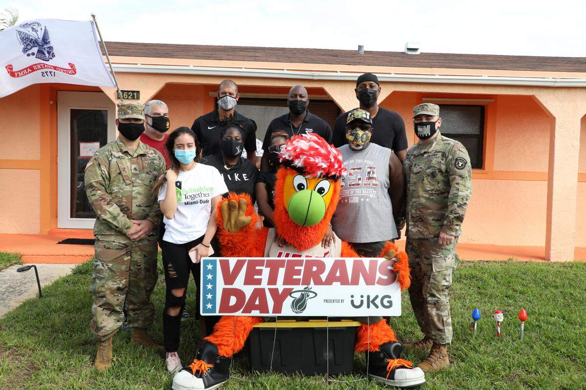 Alonzo Mourning, Shane Battier and Glen Rice represented the Heat as part of surprise visits to the homes of three retired veterans living in South Florida for Veterans Day on Nov. 11, 2020.
