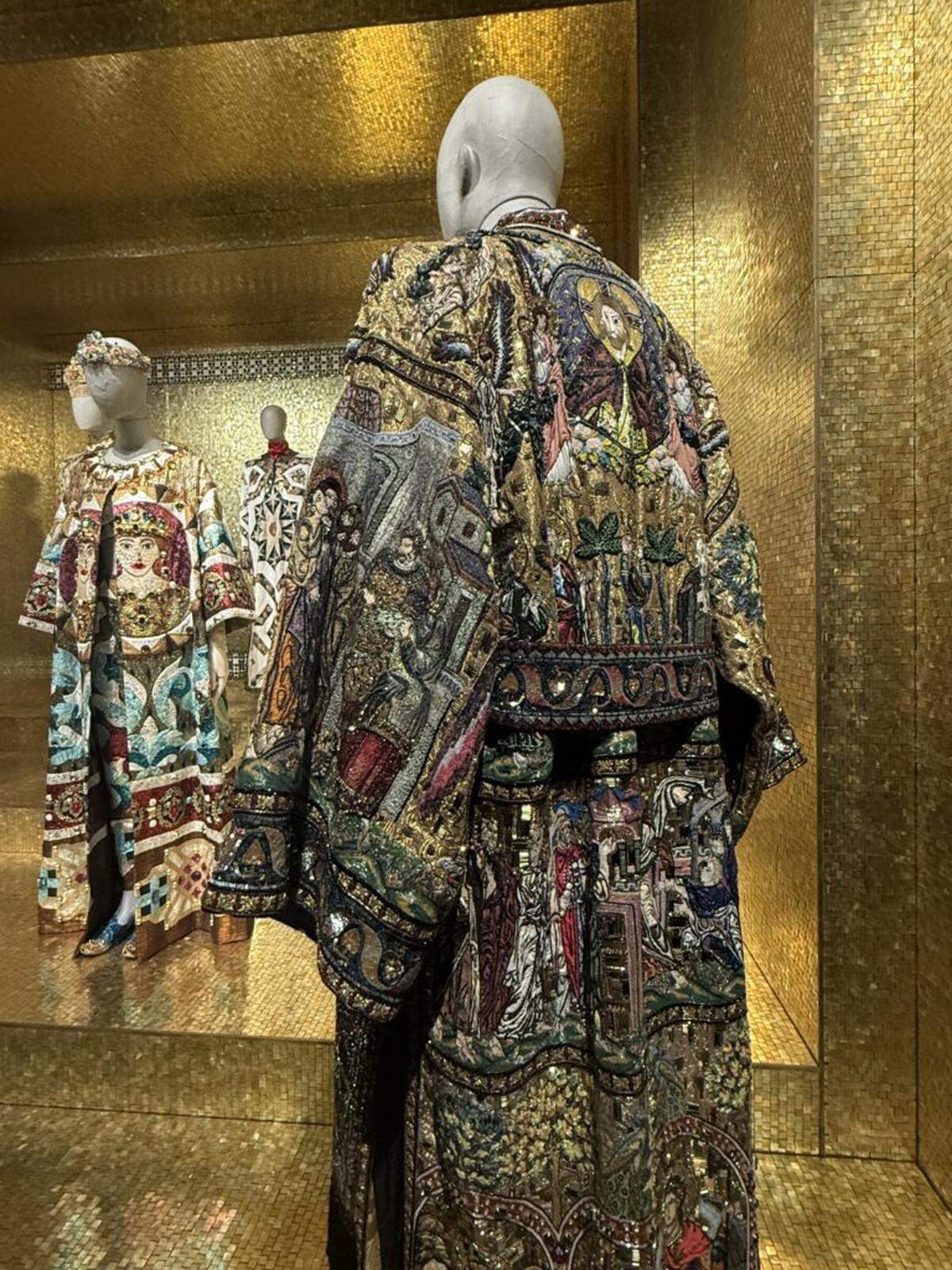 週末限定セール✨DOLCE&GABBANAハンガー 10本セット Dolce&Gabbana exhibition at ICA Miami: Alta Moda tour | Miami Herald
