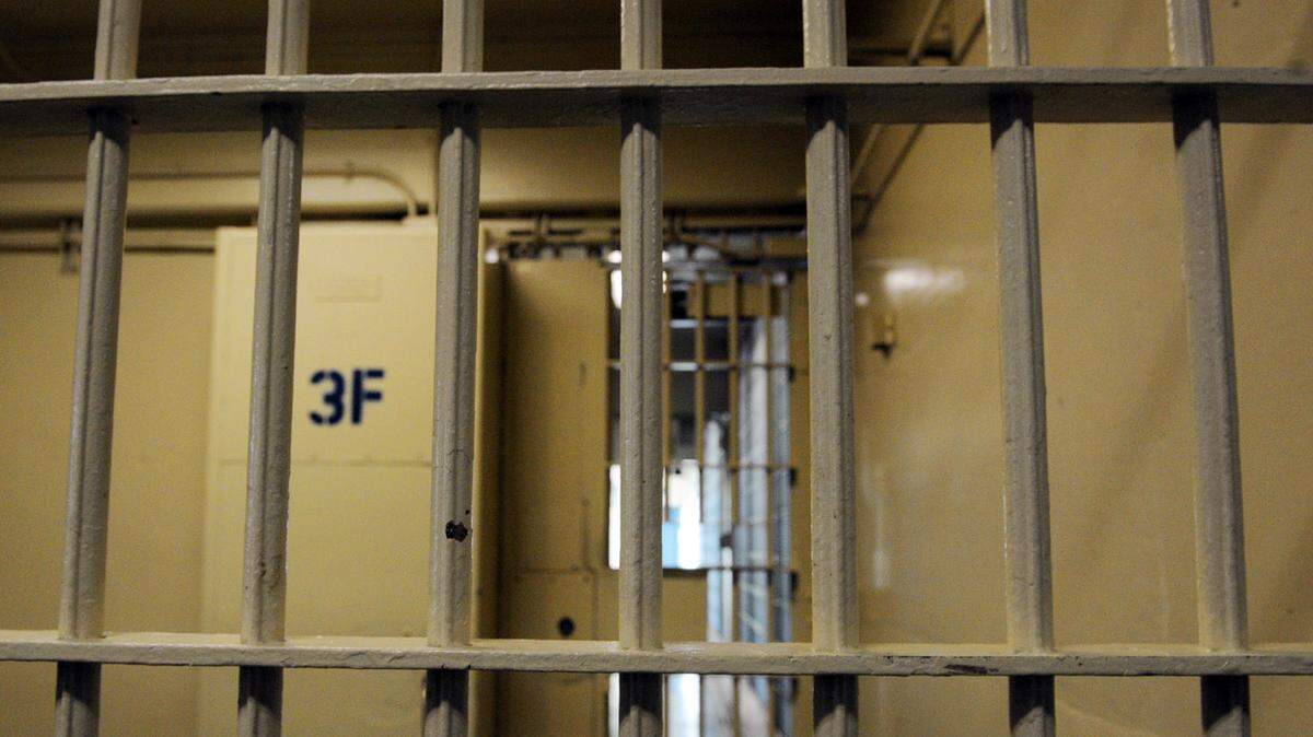 An Oklahoma inmate escaped from jail after stealing a guard’s keys and driving away in his car.