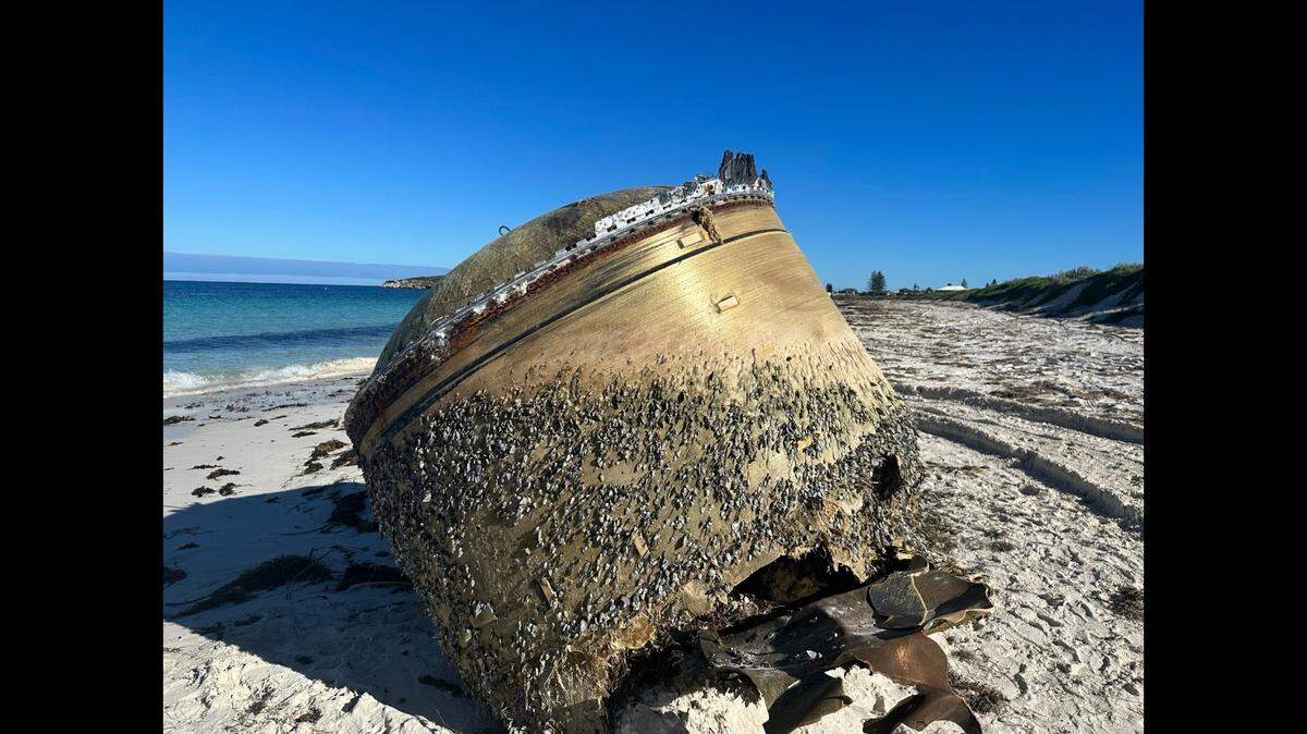 This large chunk of machinery washed up on a remote Western Australia beach, and police are standing guard to keep people away.