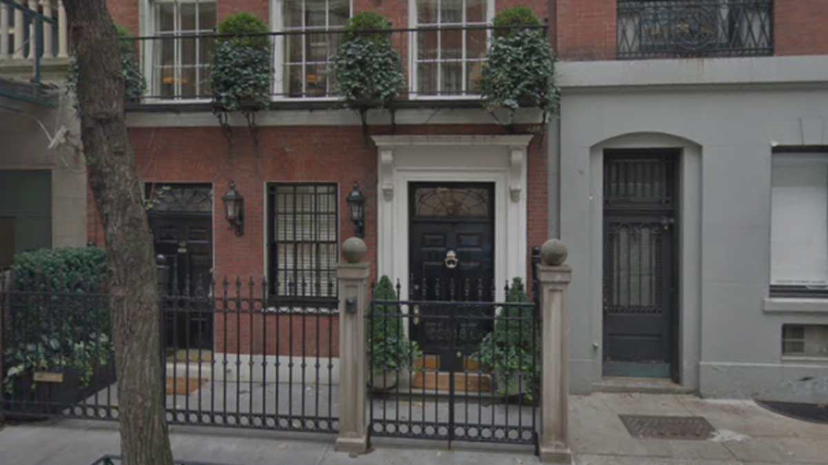 An unidentified woman, who was a cleaning employee, was stuck in an elevator for the entire weekend at a townhouse in the Upper East Side in Manhattan, New York City, according to police.