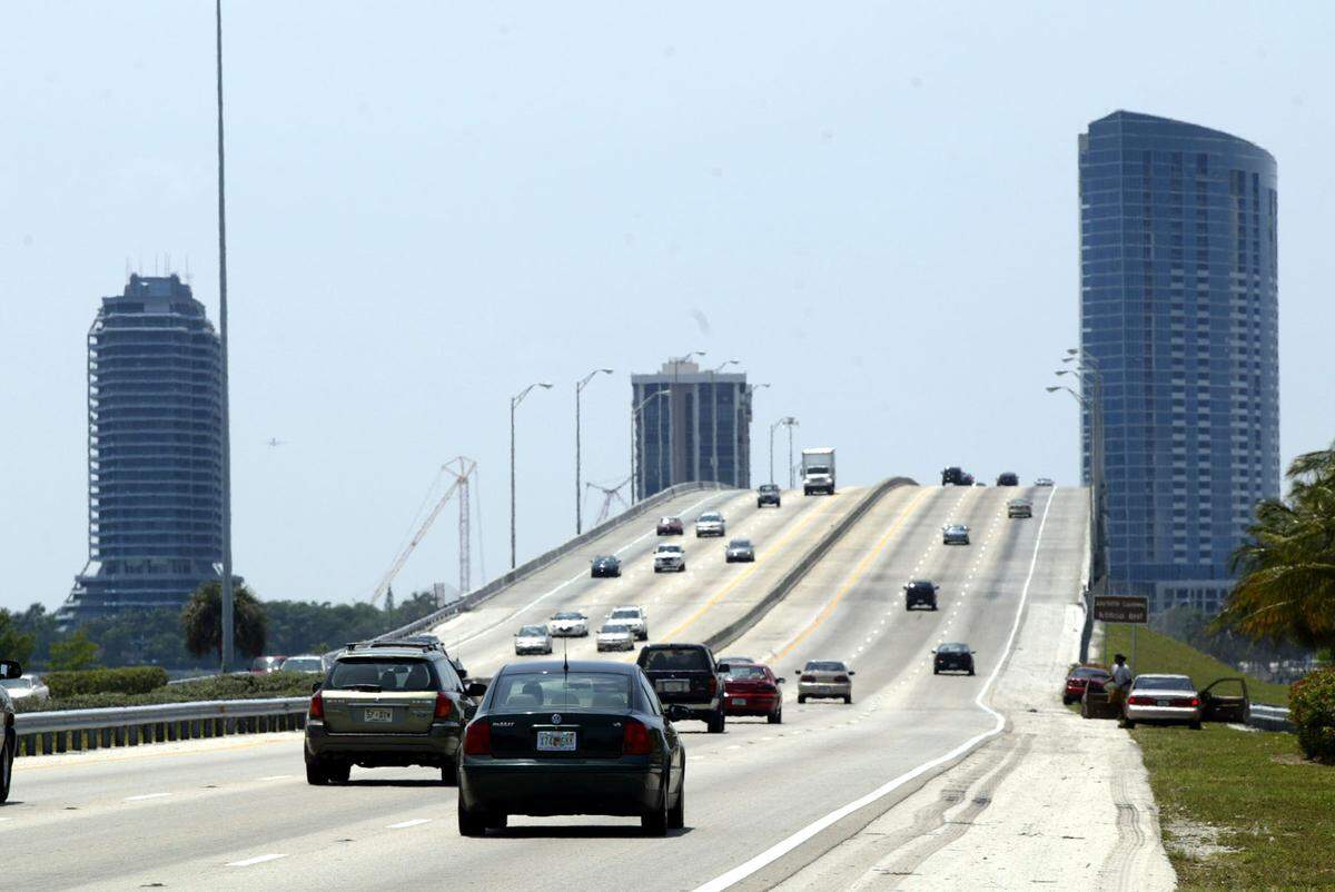 Traffic heads west on the Julia Tuttle Causeway in 2005.